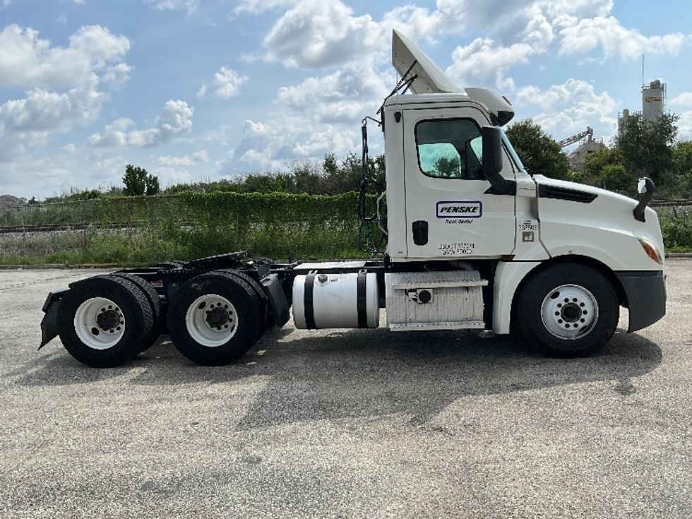 Day Cab Tractor-Heavy Duty Tractors-Freightliner-2020-T12664ST-Tampa-FL-387,859\n\t\tmiles-$ 49,750 - Image 8