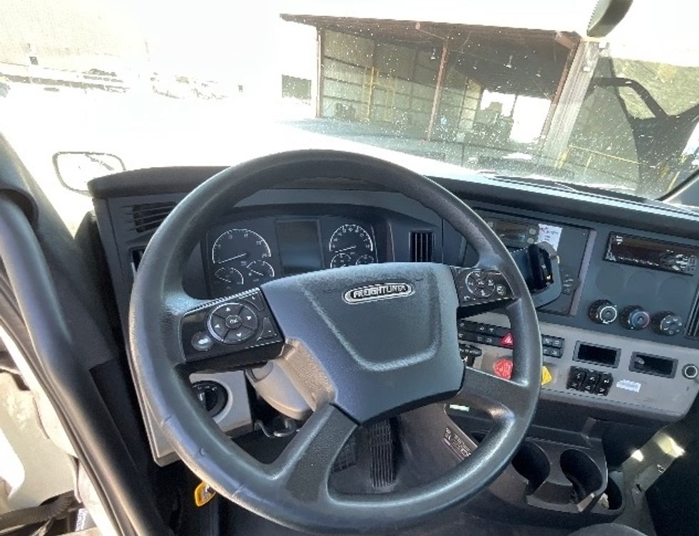 Day Cab Tractor-Heavy Duty Tractors-Freightliner-2020-T12664ST-Tampa-FL-415,397\n\t\tmiles-$ 49,750 - Image 11