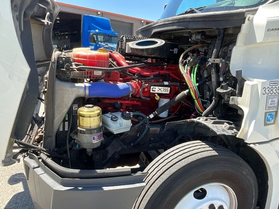 Day Cab Tractor-Heavy Duty Tractors-Freightliner-2020-T12664ST-Tampa-FL-415,397\n\t\tmiles-$ 49,750 - Image 16