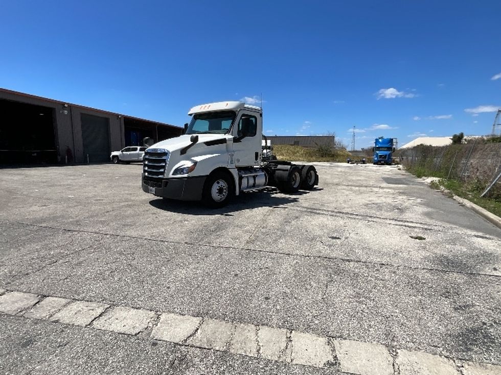 Day Cab Tractor-Heavy Duty Tractors-Freightliner-2020-T12664ST-Tampa-FL-415,397\n\t\tmiles-$ 49,750 - Image 3