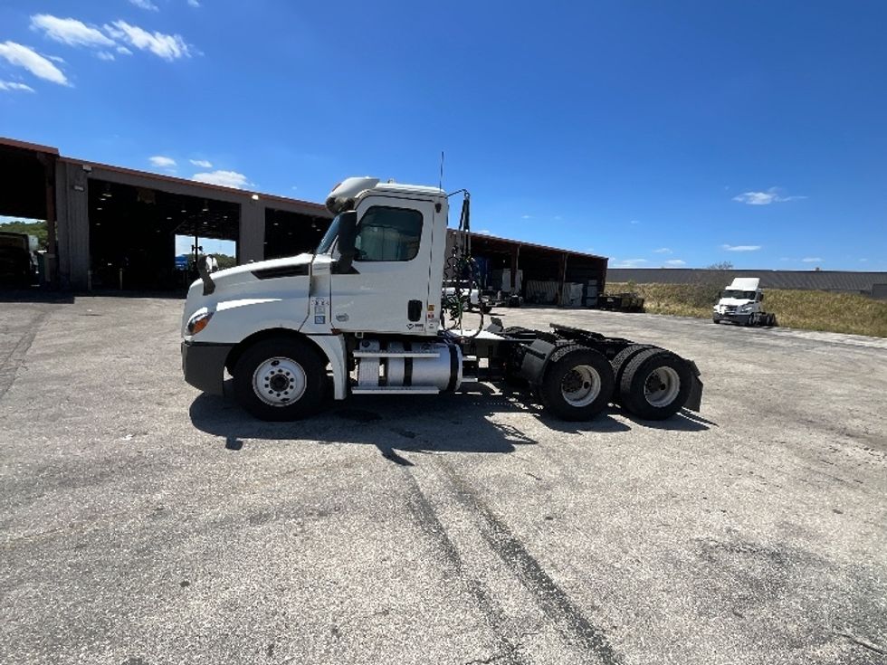 Day Cab Tractor-Heavy Duty Tractors-Freightliner-2020-T12664ST-Tampa-FL-415,397\n\t\tmiles-$ 49,750 - Image 4