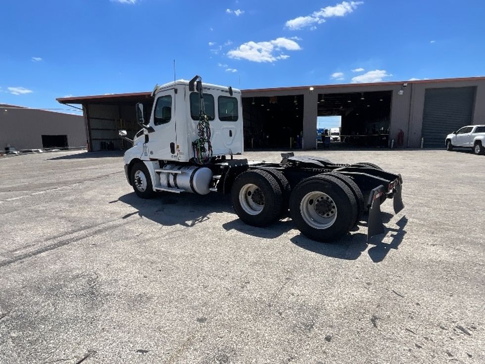 Day Cab Tractor-Heavy Duty Tractors-Freightliner-2020-T12664ST-Tampa-FL-415,397\n\t\tmiles-$ 49,750 - Image 5