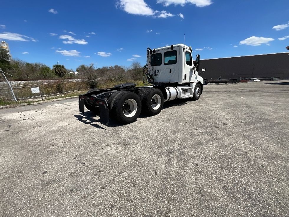 Day Cab Tractor-Heavy Duty Tractors-Freightliner-2020-T12664ST-Tampa-FL-415,397\n\t\tmiles-$ 49,750 - Image 7