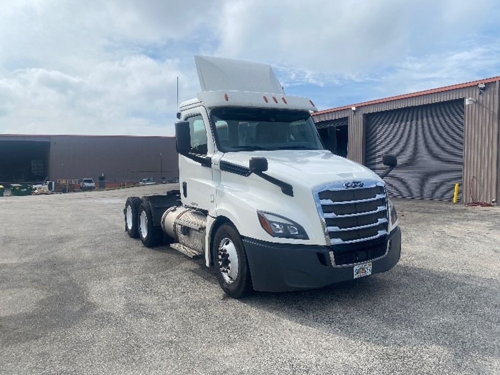 Day Cab Tractor-Heavy Duty Tractors-Freightliner-2020-T12664ST-Tampa-FL-425,431\n\t\tmiles-$ 51,000 - Image 1