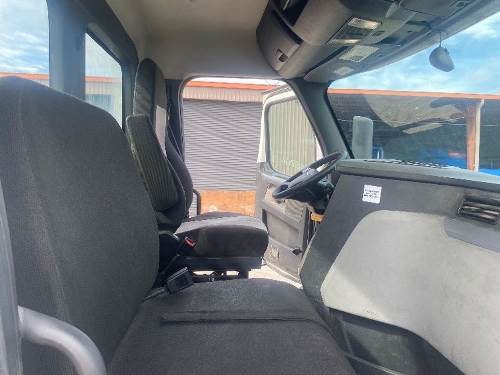 Day Cab Tractor-Heavy Duty Tractors-Freightliner-2020-T12664ST-Tampa-FL-425,431\n\t\tmiles-$ 51,000 - Image 14