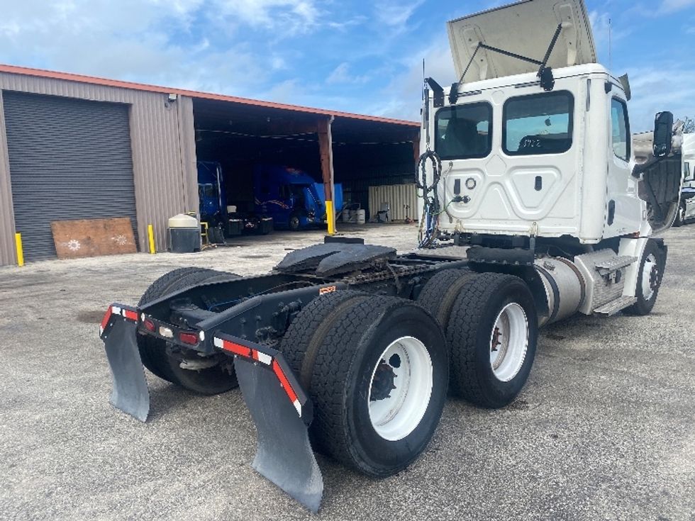 Day Cab Tractor-Heavy Duty Tractors-Freightliner-2020-T12664ST-Tampa-FL-425,431\n\t\tmiles-$ 51,000 - Image 18
