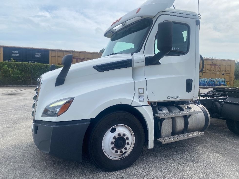 Day Cab Tractor-Heavy Duty Tractors-Freightliner-2020-T12664ST-Tampa-FL-425,431\n\t\tmiles-$ 51,000 - Image 20