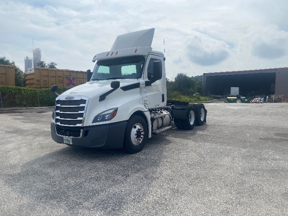 Day Cab Tractor-Heavy Duty Tractors-Freightliner-2020-T12664ST-Tampa-FL-425,431\n\t\tmiles-$ 51,000 - Image 3