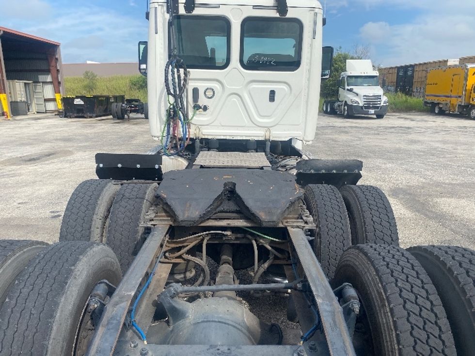 Day Cab Tractor-Heavy Duty Tractors-Freightliner-2020-T12664ST-Tampa-FL-425,431\n\t\tmiles-$ 51,000 - Image 6