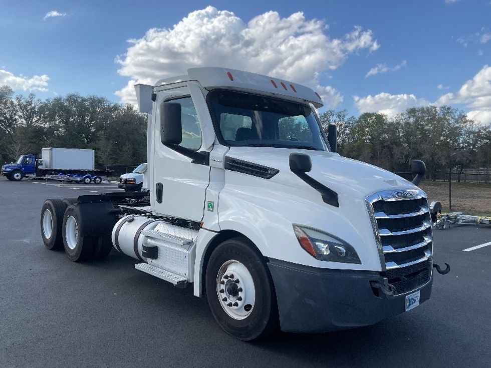 Day Cab Tractor-Heavy Duty Tractors-Freightliner-2020-T12664ST-Tampa-FL-438,826\n\t\tmiles-$ 43,750 - Image 1