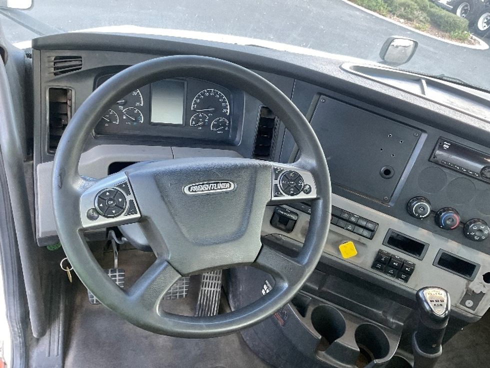 Day Cab Tractor-Heavy Duty Tractors-Freightliner-2020-T12664ST-Tampa-FL-438,826\n\t\tmiles-$ 43,750 - Image 11