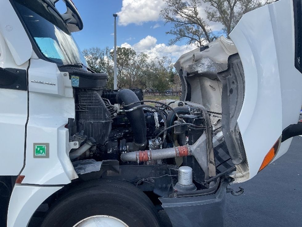 Day Cab Tractor-Heavy Duty Tractors-Freightliner-2020-T12664ST-Tampa-FL-438,826\n\t\tmiles-$ 43,750 - Image 15