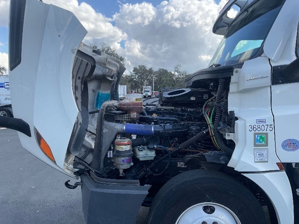 Day Cab Tractor-Heavy Duty Tractors-Freightliner-2020-T12664ST-Tampa-FL-438,826\n\t\tmiles-$ 43,750 - Image 16