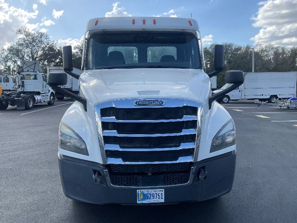 Day Cab Tractor-Heavy Duty Tractors-Freightliner-2020-T12664ST-Tampa-FL-438,826\n\t\tmiles-$ 43,750 - Image 2