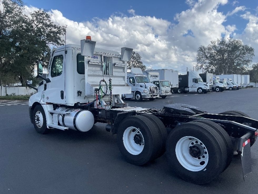 Day Cab Tractor-Heavy Duty Tractors-Freightliner-2020-T12664ST-Tampa-FL-438,826\n\t\tmiles-$ 43,750 - Image 5