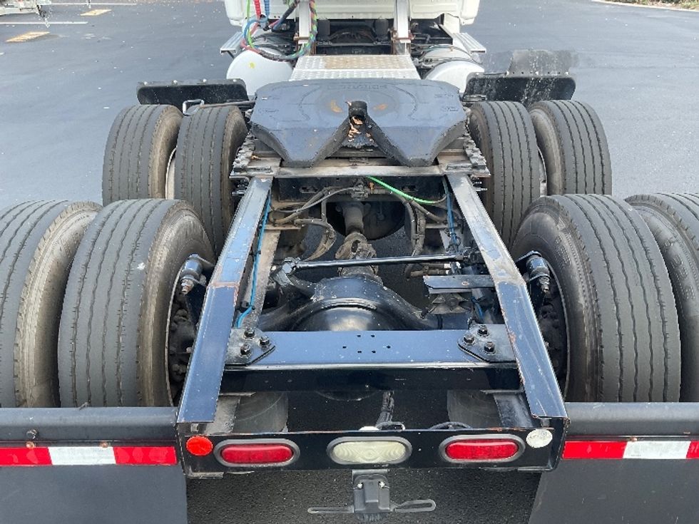 Day Cab Tractor-Heavy Duty Tractors-Freightliner-2020-T12664ST-Tampa-FL-438,826\n\t\tmiles-$ 43,750 - Image 6