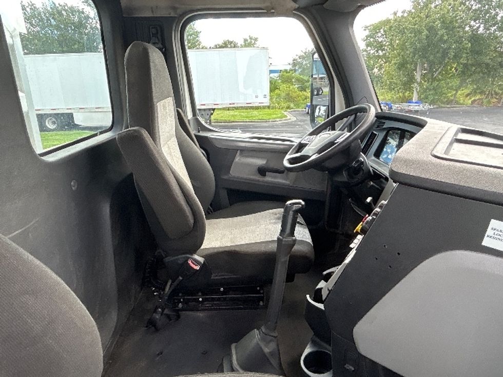Day Cab Tractor-Heavy Duty Tractors-Freightliner-2020-T12664ST-Tampa-FL-456,671\n\t\tmiles-$ 41,750 - Image 13