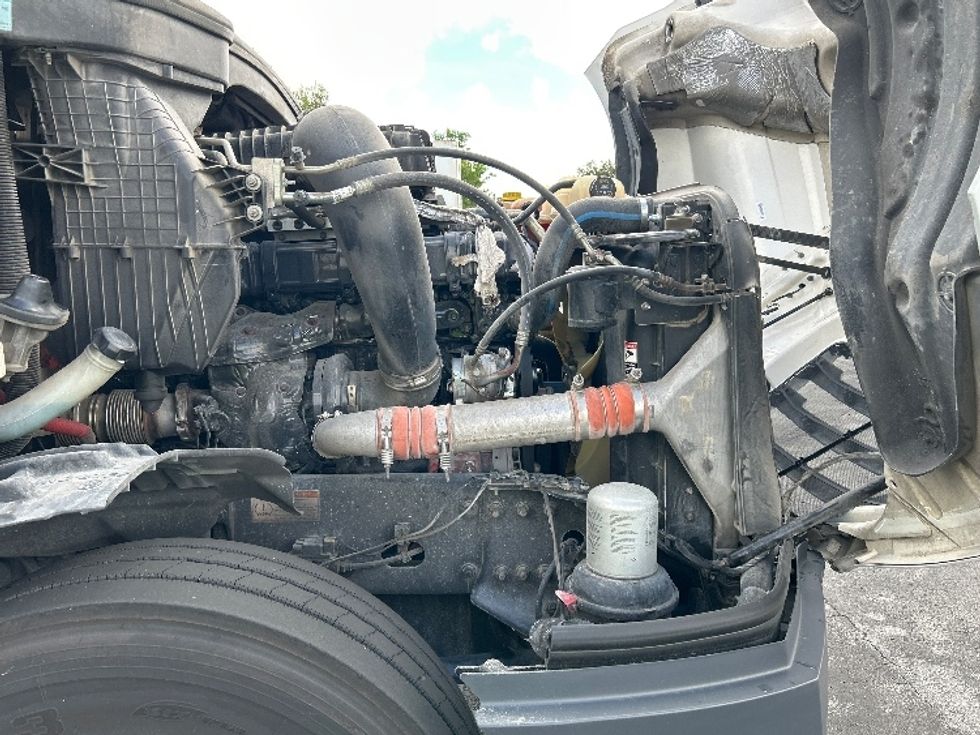 Day Cab Tractor-Heavy Duty Tractors-Freightliner-2020-T12664ST-Tampa-FL-456,671\n\t\tmiles-$ 41,750 - Image 14