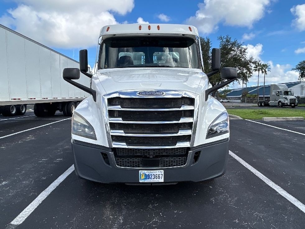Day Cab Tractor-Heavy Duty Tractors-Freightliner-2020-T12664ST-Tampa-FL-456,671\n\t\tmiles-$ 41,750 - Image 2
