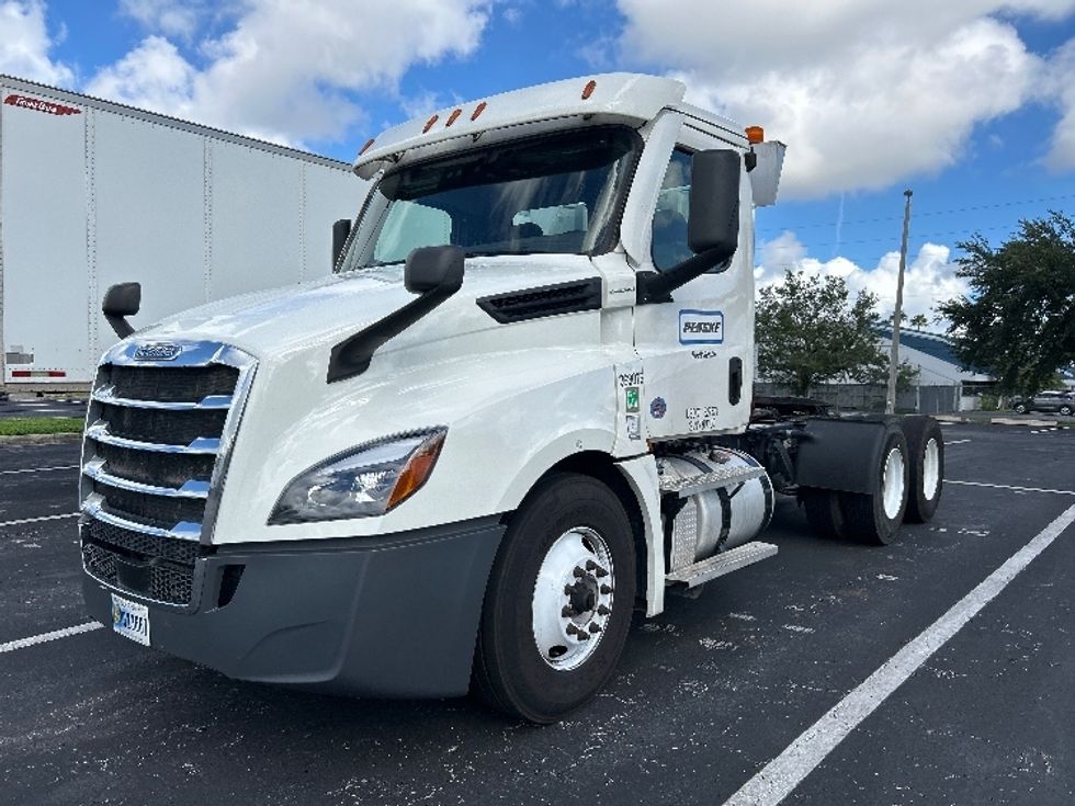 Day Cab Tractor-Heavy Duty Tractors-Freightliner-2020-T12664ST-Tampa-FL-456,671\n\t\tmiles-$ 41,750 - Image 3
