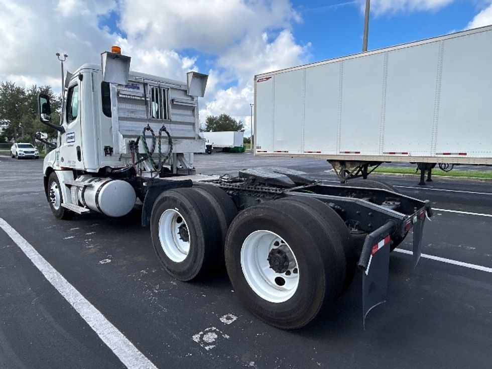 Day Cab Tractor-Heavy Duty Tractors-Freightliner-2020-T12664ST-Tampa-FL-456,671\n\t\tmiles-$ 41,750 - Image 5