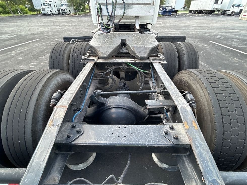 Day Cab Tractor-Heavy Duty Tractors-Freightliner-2020-T12664ST-Tampa-FL-456,671\n\t\tmiles-$ 41,750 - Image 6