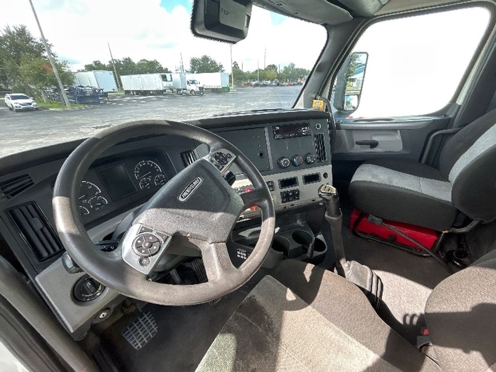 Day Cab Tractor-Heavy Duty Tractors-Freightliner-2020-T12664ST-Tampa-FL-456,671\n\t\tmiles-$ 41,750 - Image 9