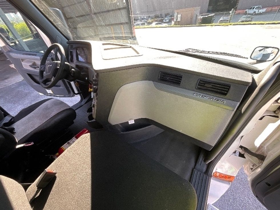 Day Cab Tractor-Heavy Duty Tractors-Freightliner-2020-T12664ST-Tampa-FL-558,821\n\t\tmiles-$ 38,750 - Image 13