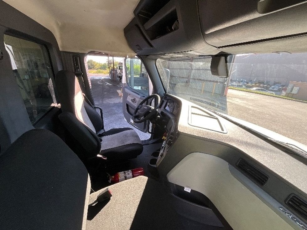 Day Cab Tractor-Heavy Duty Tractors-Freightliner-2020-T12664ST-Tampa-FL-558,821\n\t\tmiles-$ 38,750 - Image 14