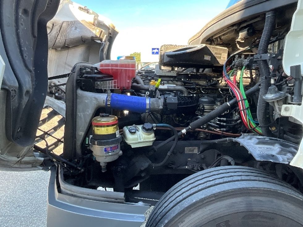 Day Cab Tractor-Heavy Duty Tractors-Freightliner-2020-T12664ST-Tampa-FL-558,821\n\t\tmiles-$ 38,750 - Image 16