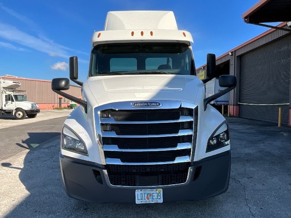 Day Cab Tractor-Heavy Duty Tractors-Freightliner-2020-T12664ST-Tampa-FL-558,821\n\t\tmiles-$ 38,750 - Image 2