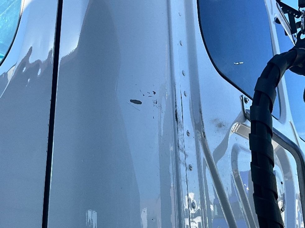 Day Cab Tractor-Heavy Duty Tractors-Freightliner-2020-T12664ST-Tampa-FL-558,821\n\t\tmiles-$ 38,750 - Image 20