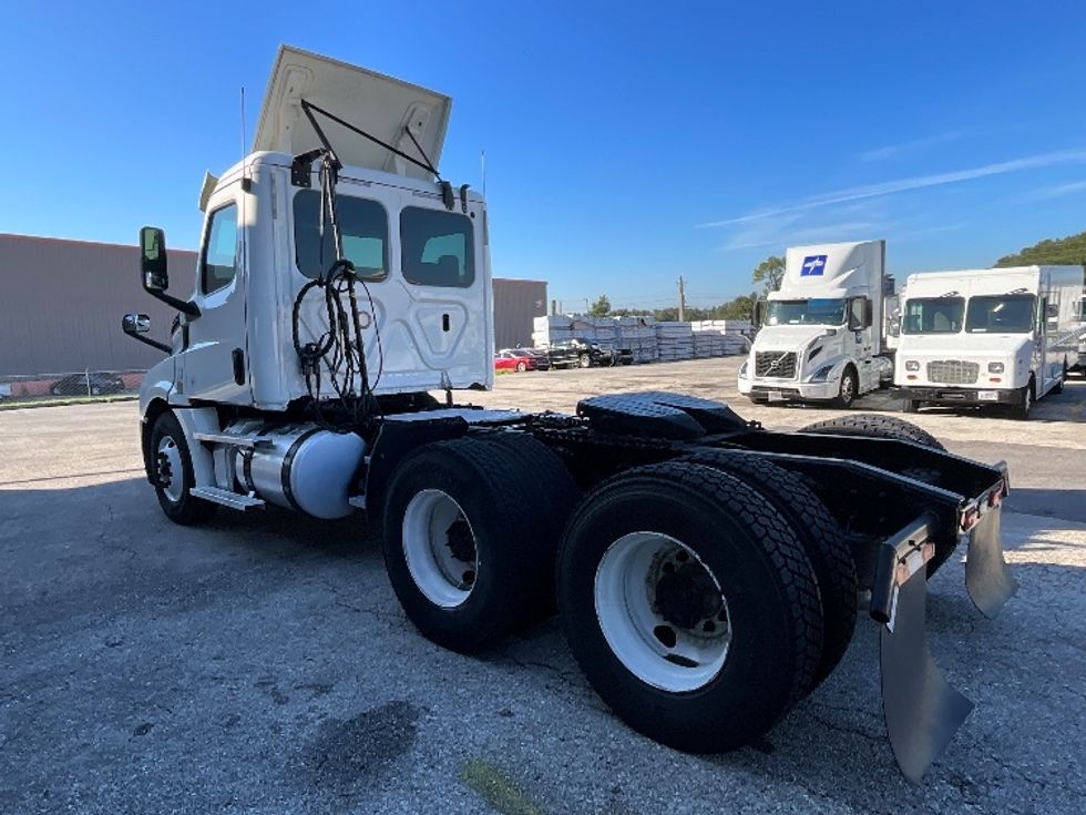 Day Cab Tractor-Heavy Duty Tractors-Freightliner-2020-T12664ST-Tampa-FL-558,821\n\t\tmiles-$ 38,750 - Image 5