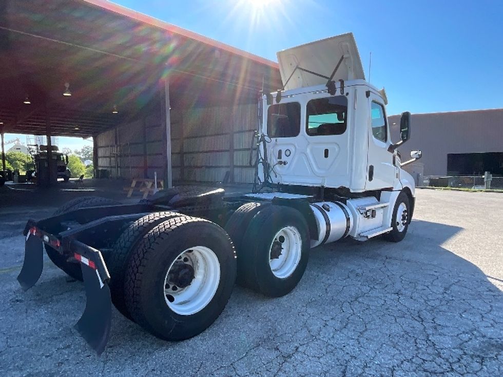 Day Cab Tractor-Heavy Duty Tractors-Freightliner-2020-T12664ST-Tampa-FL-558,821\n\t\tmiles-$ 38,750 - Image 7