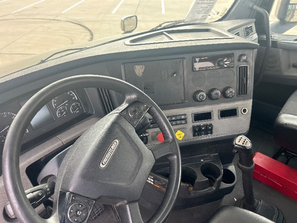 Day Cab Tractor-Heavy Duty Tractors-Freightliner-2020-T12664ST-Terrell-TX-285,217\n\t\tmiles-$ 54,750 - Image 10