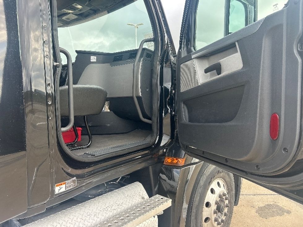 Day Cab Tractor-Heavy Duty Tractors-Freightliner-2020-T12664ST-Terrell-TX-285,217\n\t\tmiles-$ 54,750 - Image 12