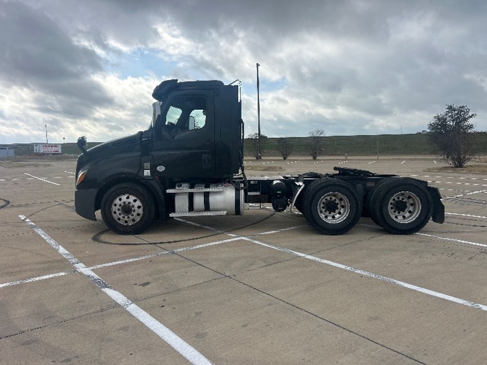 Day Cab Tractor-Heavy Duty Tractors-Freightliner-2020-T12664ST-Terrell-TX-285,217\n\t\tmiles-$ 54,750 - Image 4