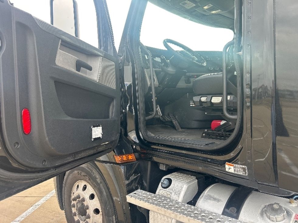 Day Cab Tractor-Heavy Duty Tractors-Freightliner-2020-T12664ST-Terrell-TX-285,217\n\t\tmiles-$ 54,750 - Image 9