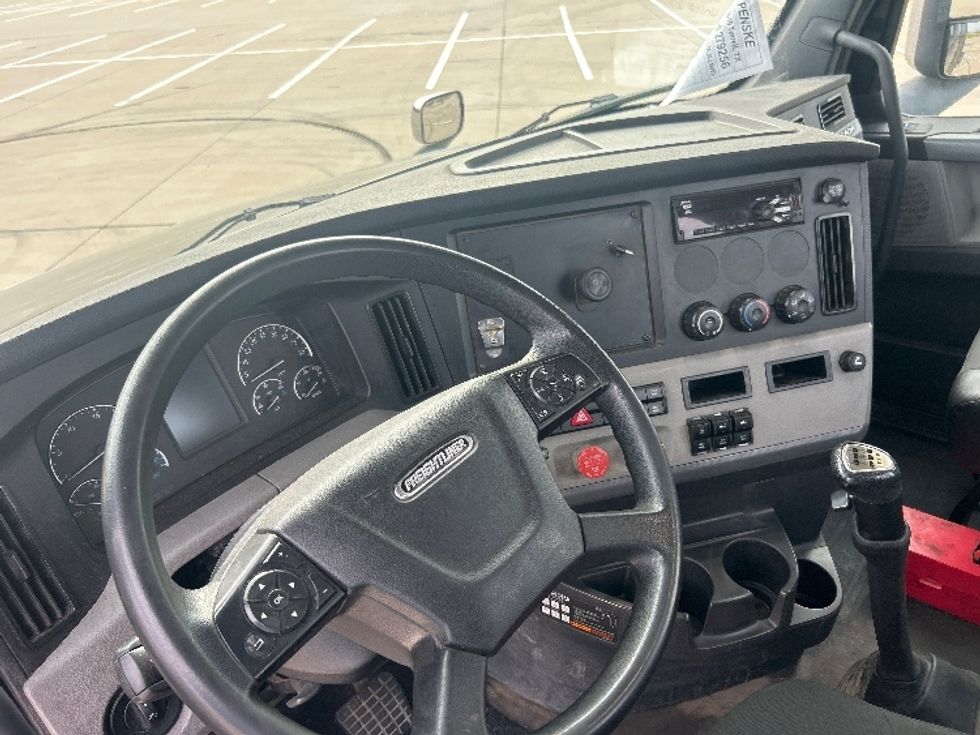Day Cab Tractor-Heavy Duty Tractors-Freightliner-2020-T12664ST-Terrell-TX-325,756\n\t\tmiles-$ 52,500 - Image 10
