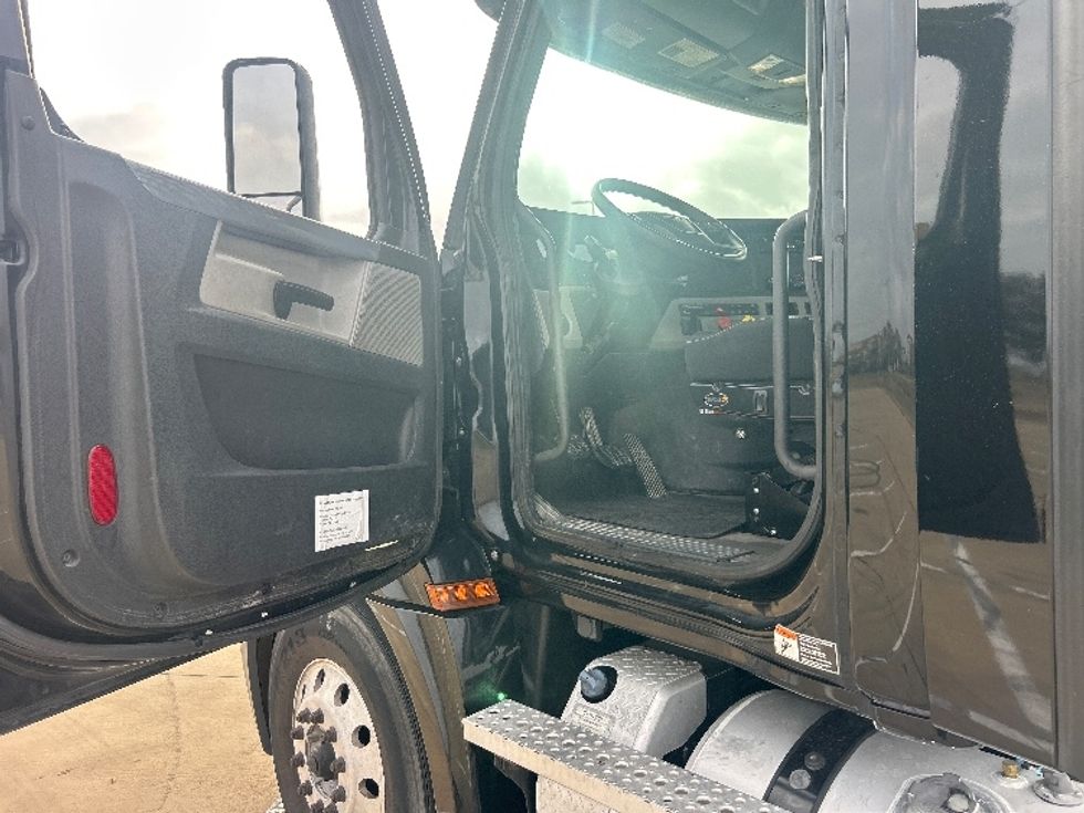 Day Cab Tractor-Heavy Duty Tractors-Freightliner-2020-T12664ST-Terrell-TX-325,756\n\t\tmiles-$ 52,500 - Image 9