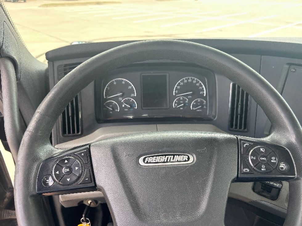 Day Cab Tractor-Heavy Duty Tractors-Freightliner-2020-T12664ST-Terrell-TX-331,734\n\t\tmiles-$ 52,000 - Image 11