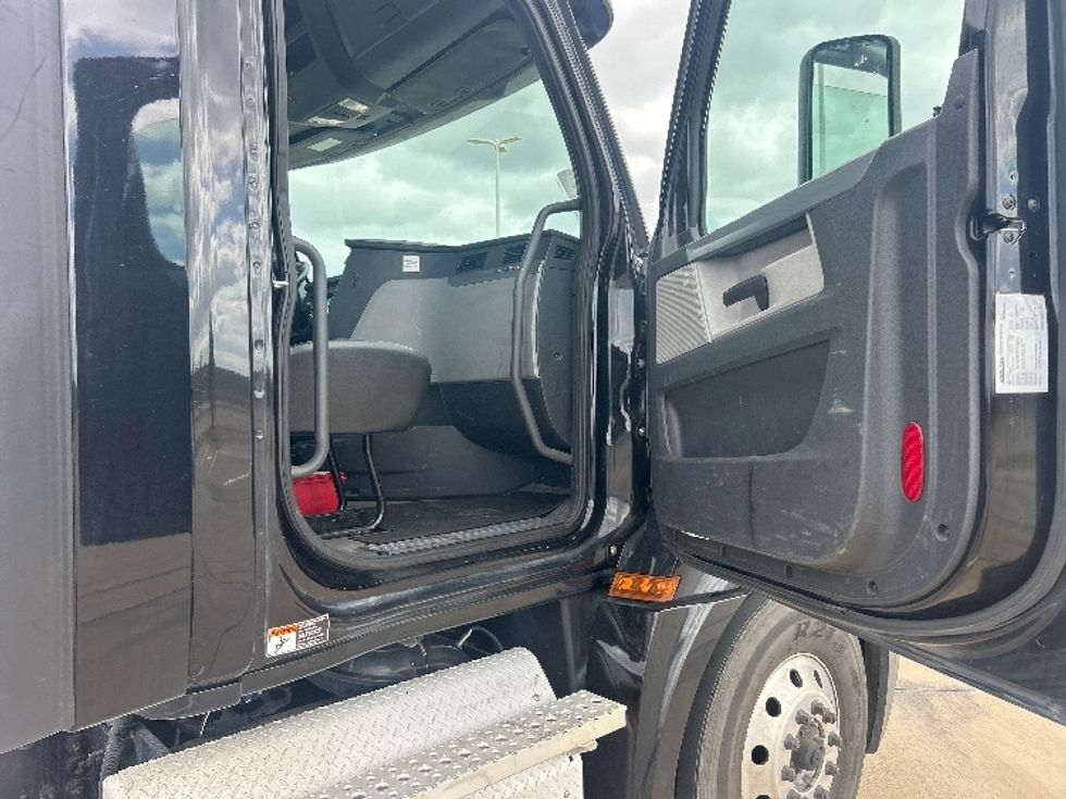 Day Cab Tractor-Heavy Duty Tractors-Freightliner-2020-T12664ST-Terrell-TX-331,734\n\t\tmiles-$ 52,000 - Image 12