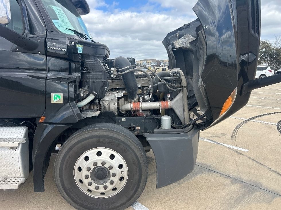 Day Cab Tractor-Heavy Duty Tractors-Freightliner-2020-T12664ST-Terrell-TX-331,734\n\t\tmiles-$ 52,000 - Image 15