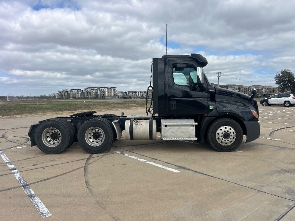 Day Cab Tractor-Heavy Duty Tractors-Freightliner-2020-T12664ST-Terrell-TX-331,734\n\t\tmiles-$ 52,000 - Image 8