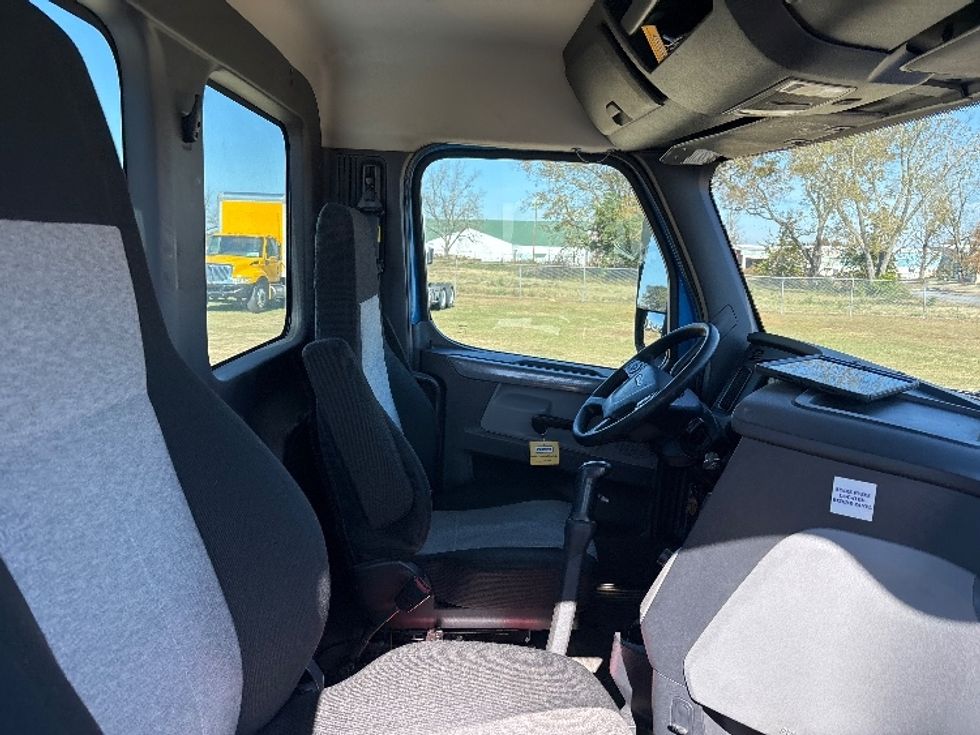 Day Cab Tractor-Heavy Duty Tractors-Freightliner-2020-T12664ST-Tifton-GA-478,188\n\t\tmiles-$ 41,250 - Image 14