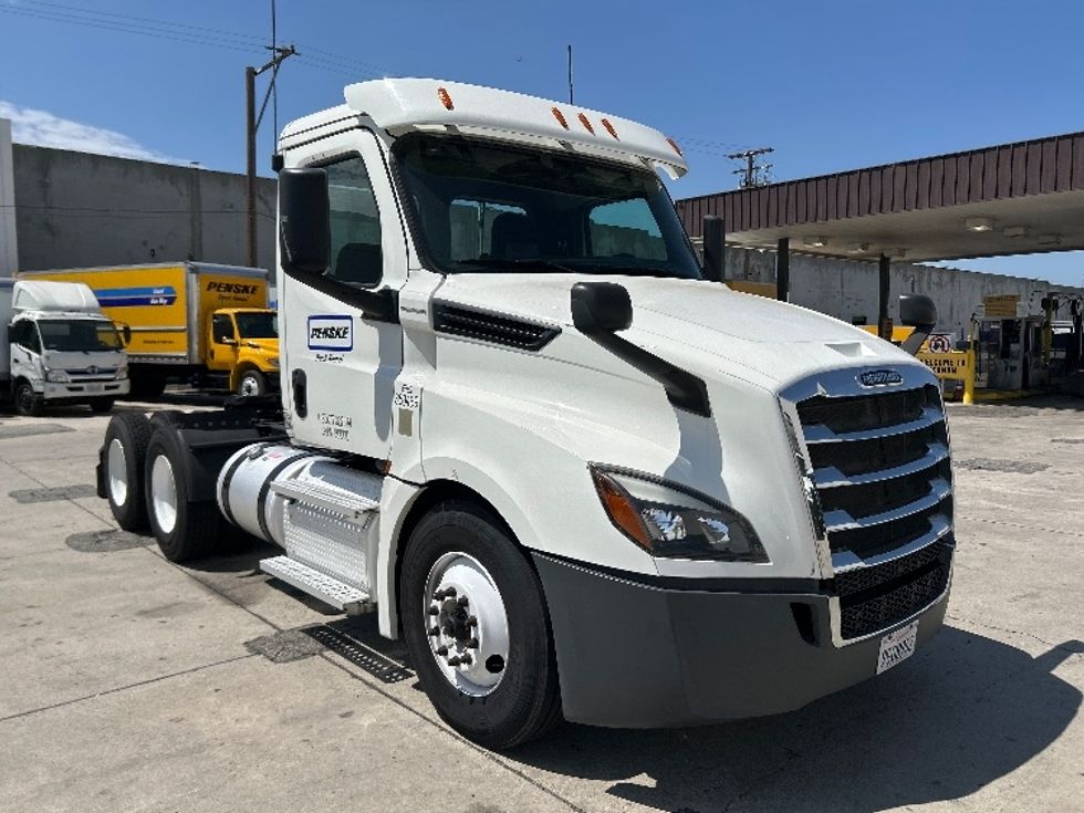 Day Cab Tractor-Heavy Duty Tractors-Freightliner-2020-T12664ST-Torrance-CA-121,373\n\t\tmiles-$ 62,750 - Image 1