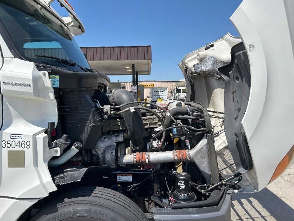 Day Cab Tractor-Heavy Duty Tractors-Freightliner-2020-T12664ST-Torrance-CA-121,373\n\t\tmiles-$ 62,750 - Image 15