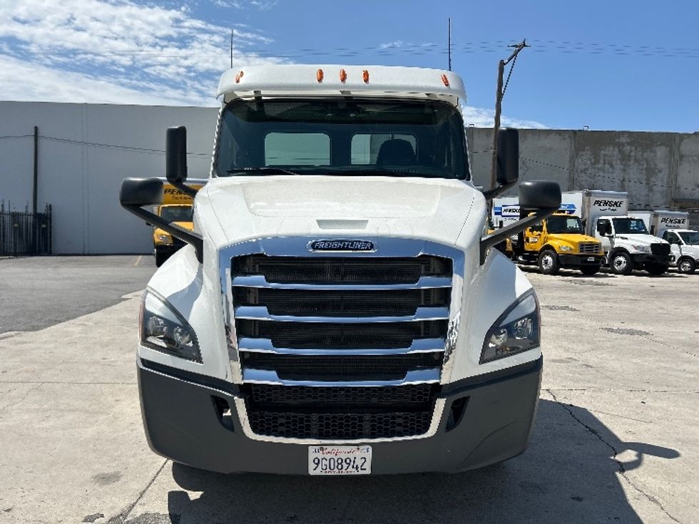 Day Cab Tractor-Heavy Duty Tractors-Freightliner-2020-T12664ST-Torrance-CA-121,373\n\t\tmiles-$ 62,750 - Image 2
