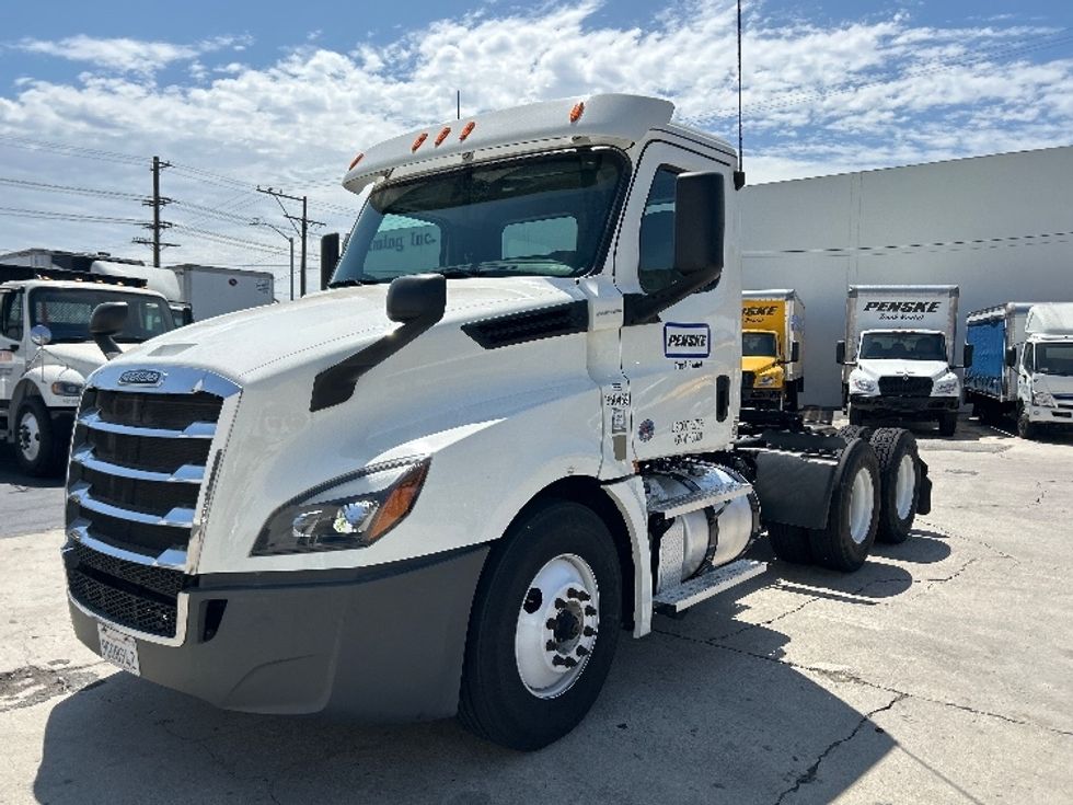 Day Cab Tractor-Heavy Duty Tractors-Freightliner-2020-T12664ST-Torrance-CA-121,373\n\t\tmiles-$ 62,750 - Image 3