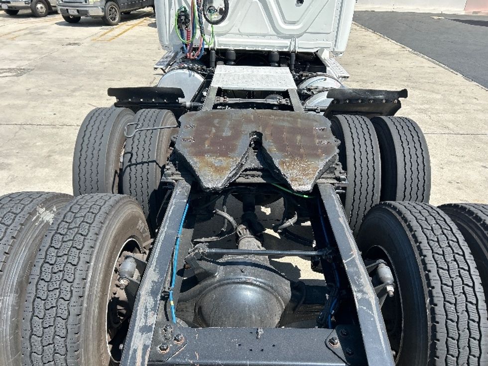 Day Cab Tractor-Heavy Duty Tractors-Freightliner-2020-T12664ST-Torrance-CA-121,373\n\t\tmiles-$ 62,750 - Image 6